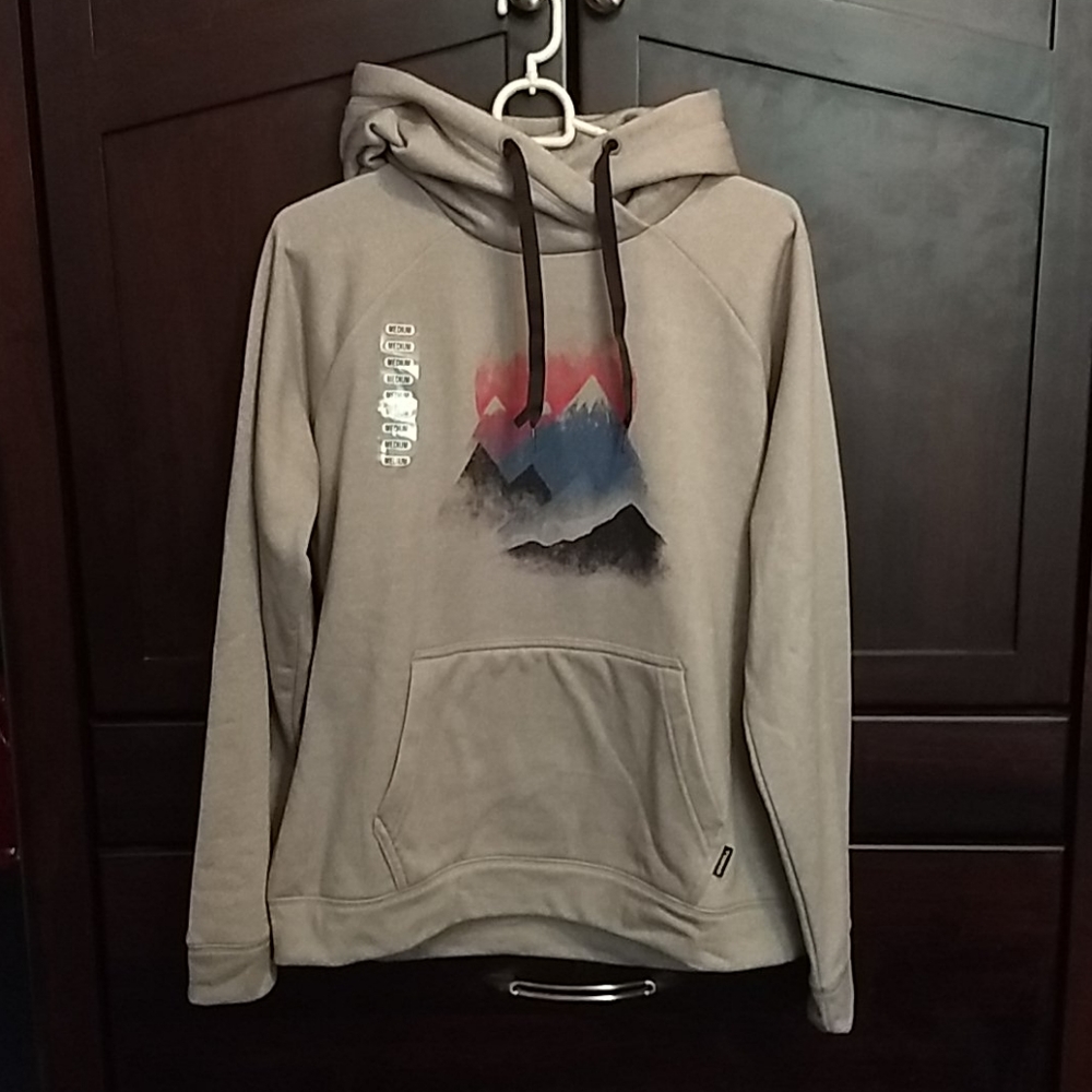 Grey hoodie with mountain image